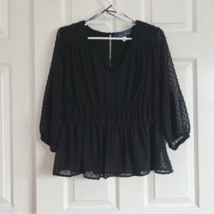 Francesca’ s polka dot textured blouse